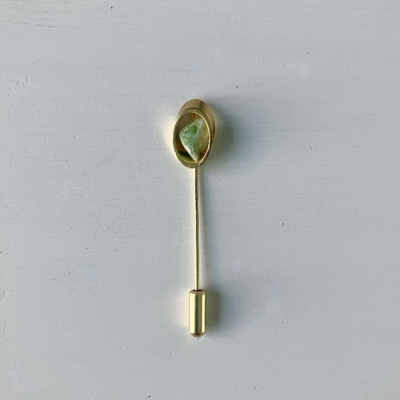 Vintage Green Jade & Gold Toned Scarf Hat Pin - Picture 1 of 2